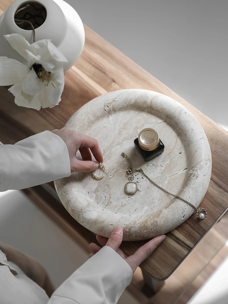 Modny beżowy podstawnik z traw – Home Bathroom Trends recenzja i cena